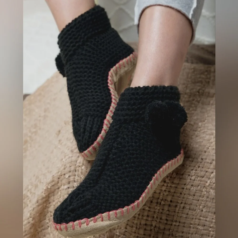 Comfy Hand Knitted Indoor Slipper Booties w Pom-Poms 🎁 Excellent Gift! 🎁 - Picture 4 of 7